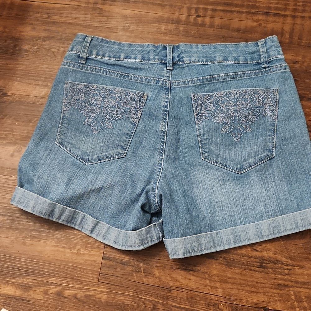 Gloria Vanderbilt jean shorts size 6 - Picture 5 of 6